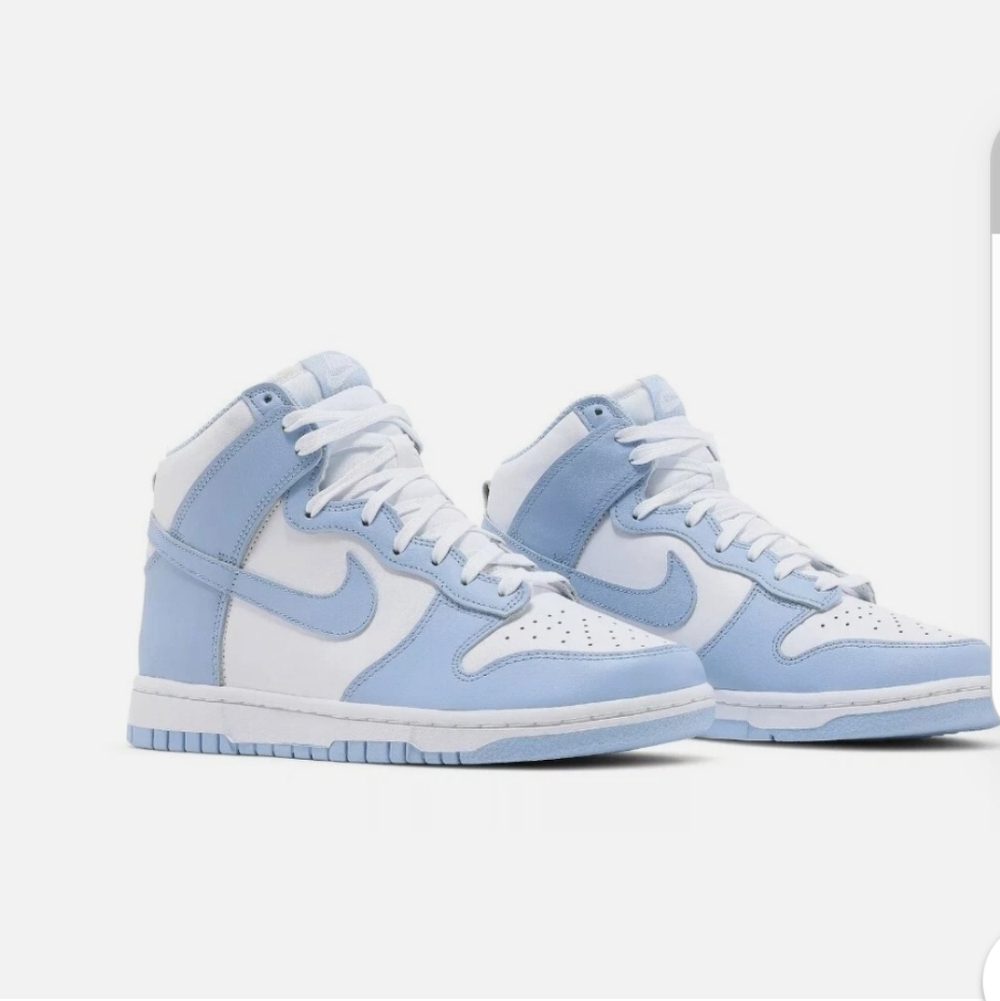 Nike Women's High-Top Sneakers in Blue and White